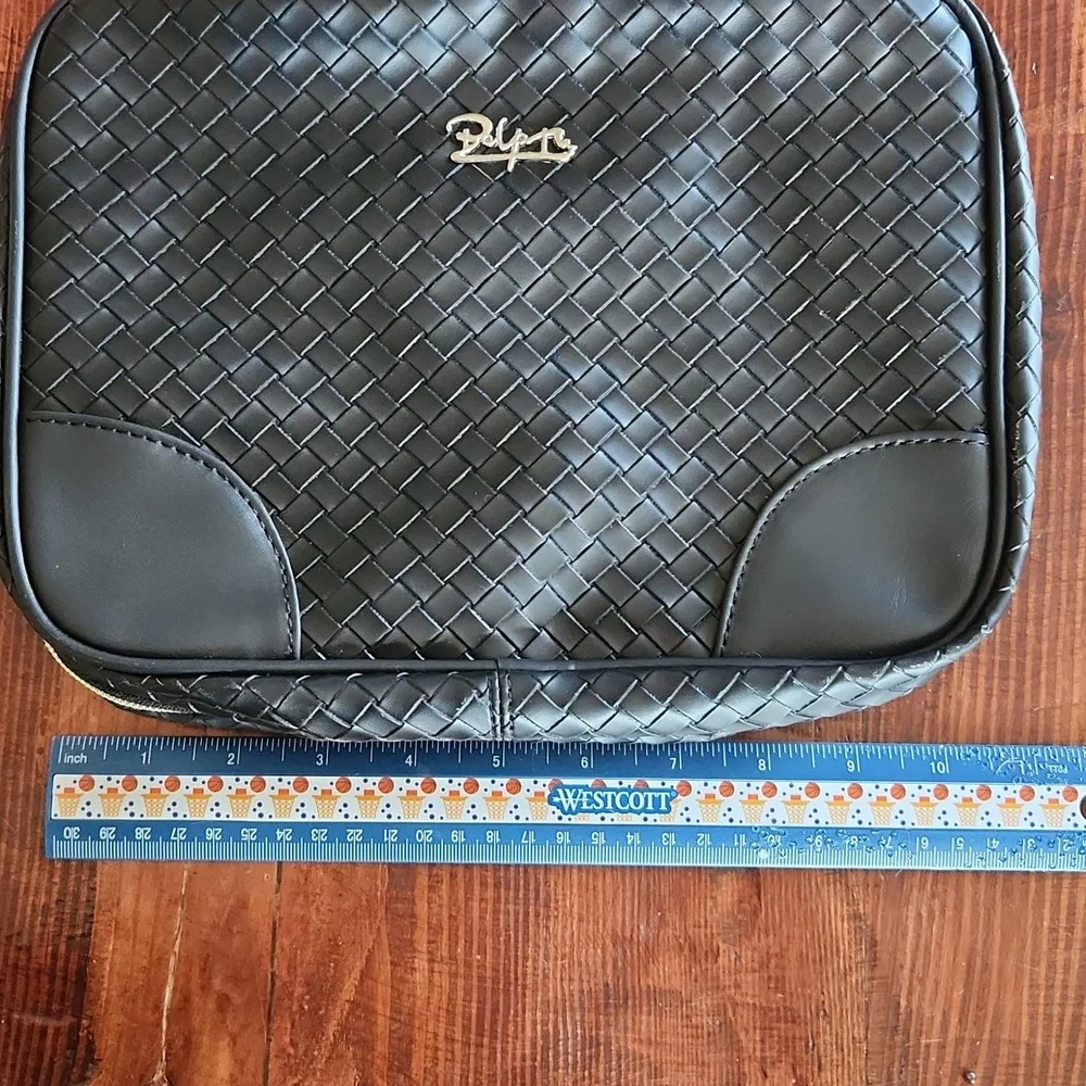 Boyatu Black Make up travel Bag โ NWT โ Woven Leather โ Silver Hardware โ Classy - Picture 12 of 15